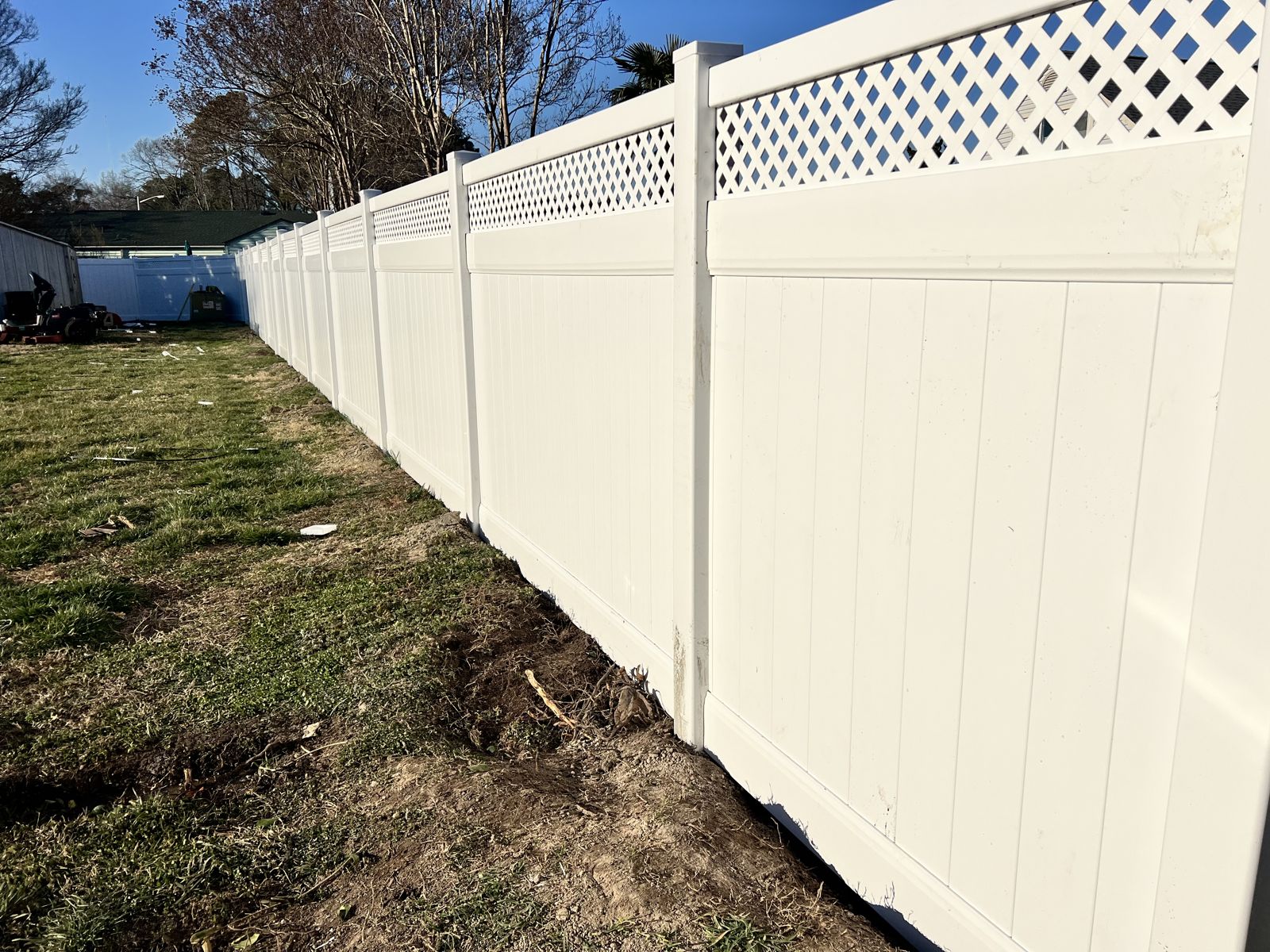 Vinyl privacy fence with lattice top panels